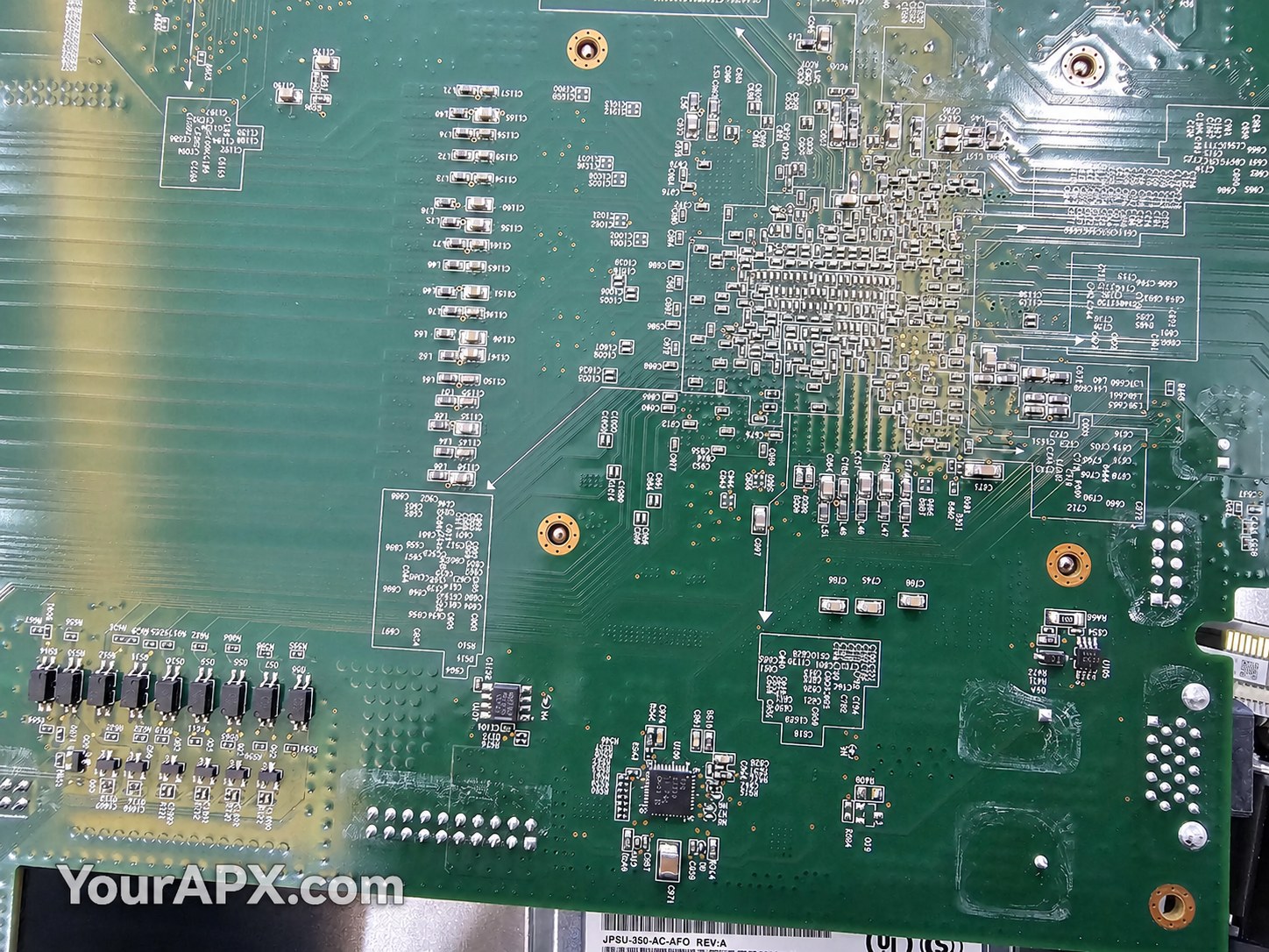 Chi tiết linh kiện trên bo mạch Juniper EX4300-24T
