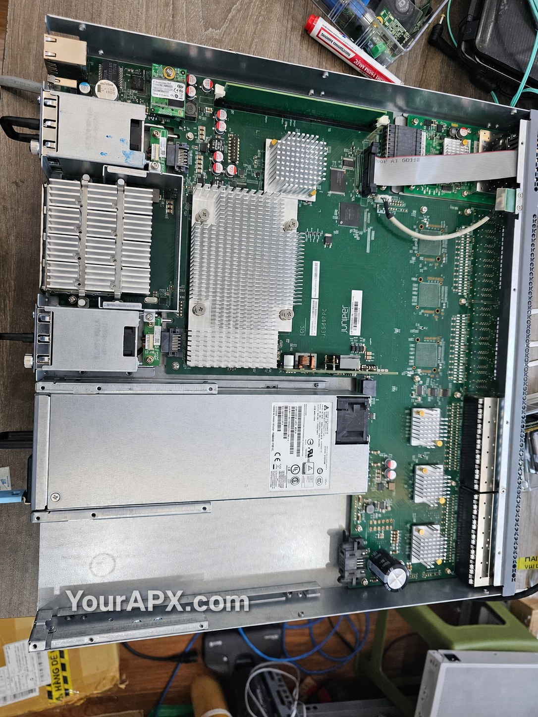 Cấu trúc bên trong switch Juniper EX4300-24T