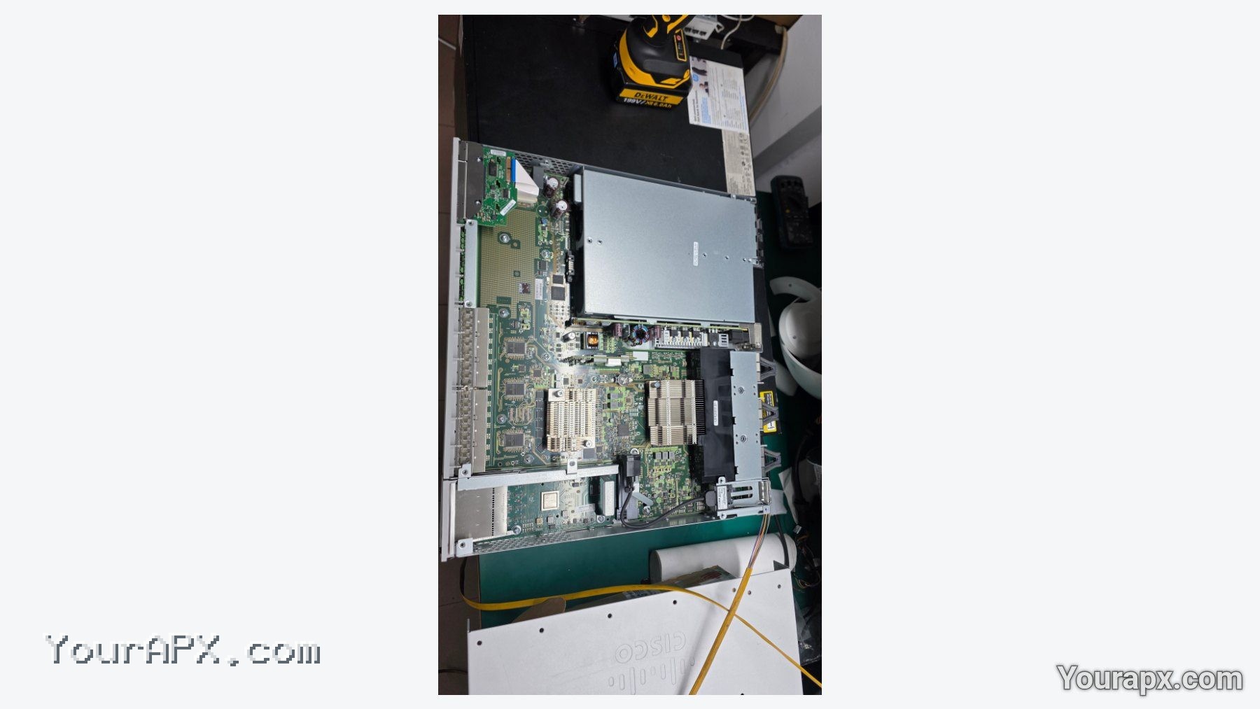 sửa switch Cisco C9300-24T-A V03 - hình ảnh chi tiết 2