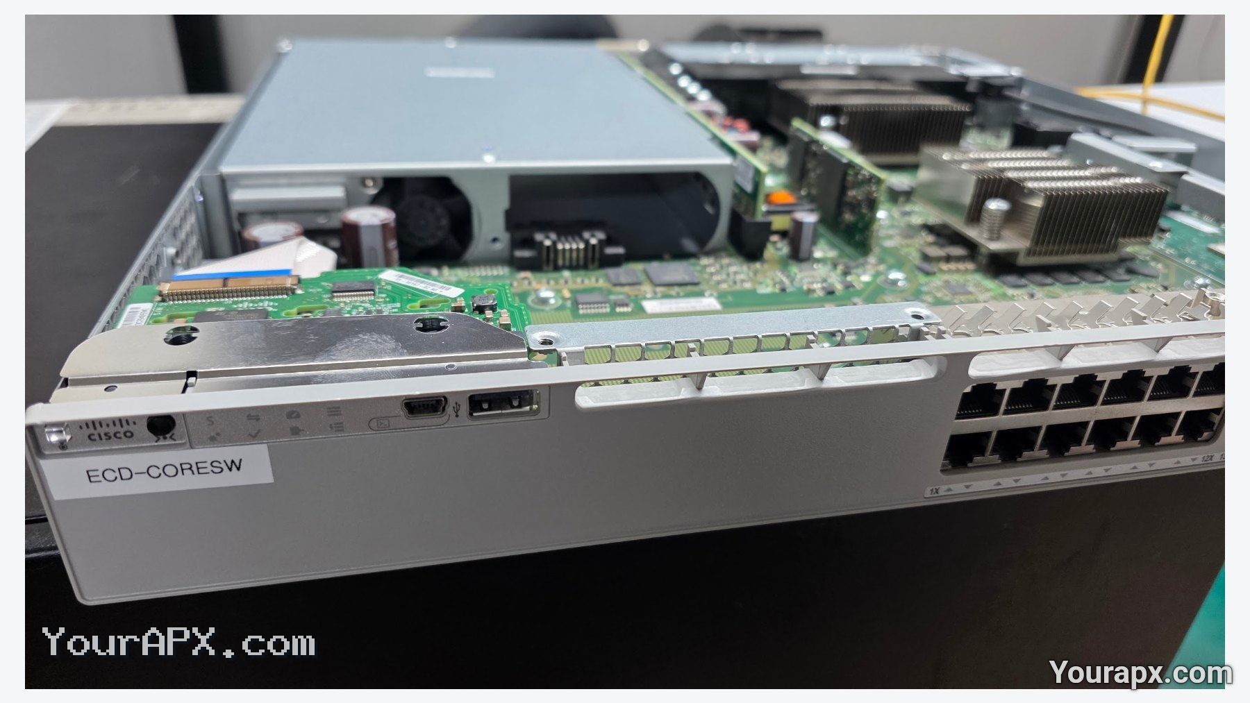 sửa switch Cisco C9300-24T-A V03 - hình ảnh chi tiết 3