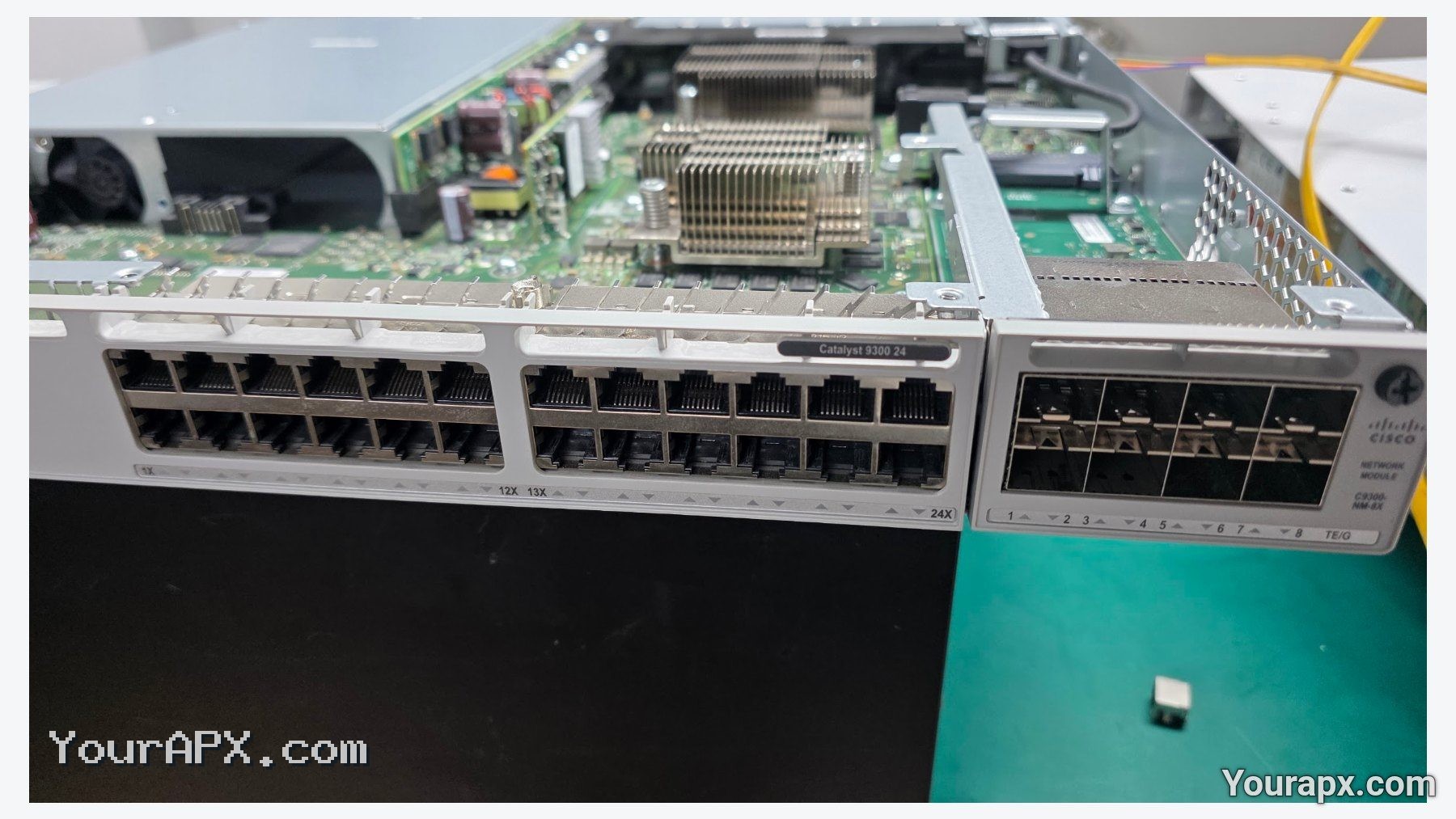 sửa switch Cisco C9300-24T-A V03 - hình ảnh chi tiết 4